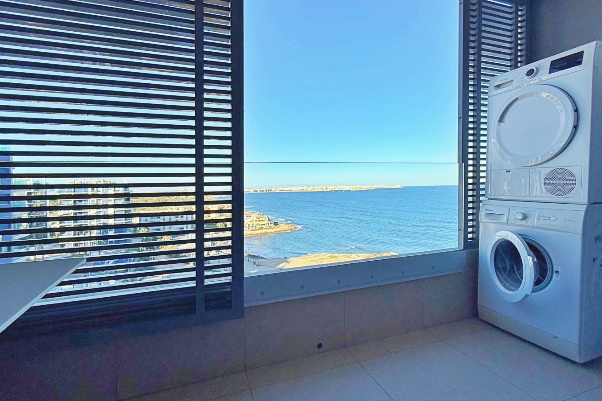 Resale - Apartment / Flat - Torrevieja - Punta Prima