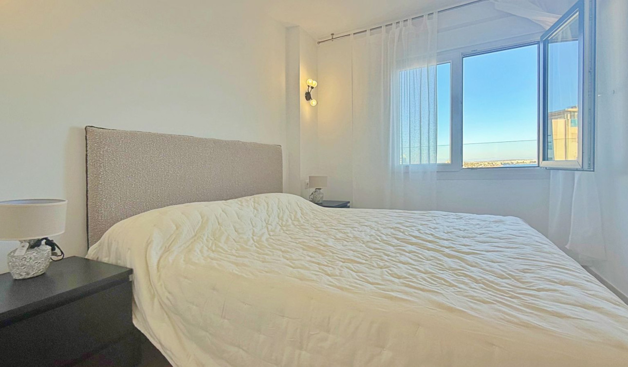 Resale - Apartment / Flat - Torrevieja - Punta Prima
