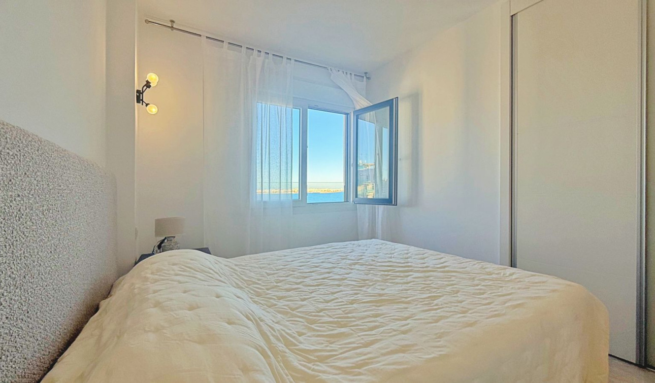 Resale - Apartment / Flat - Torrevieja - Punta Prima