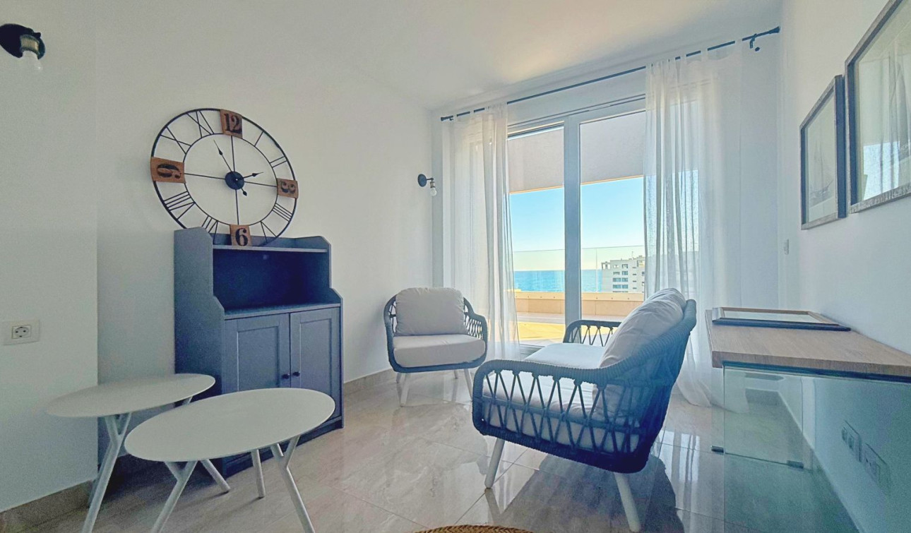 Resale - Apartment / Flat - Torrevieja - Punta Prima