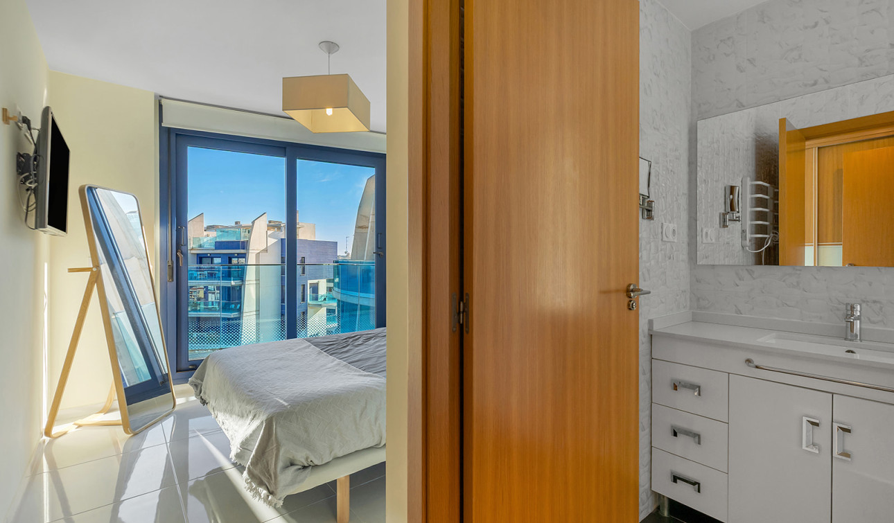 Resale - Apartment / Flat - Torrevieja - Punta Prima