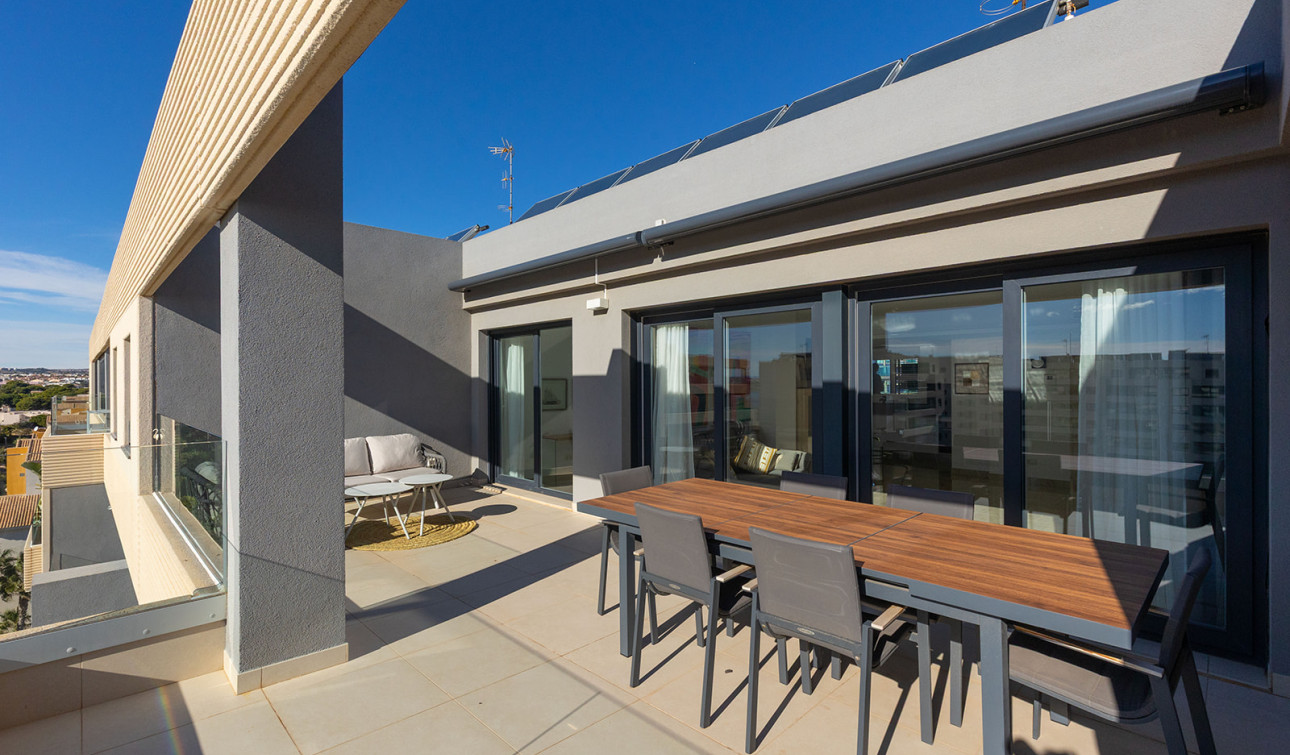 Resale - Apartment / Flat - Torrevieja - Punta Prima