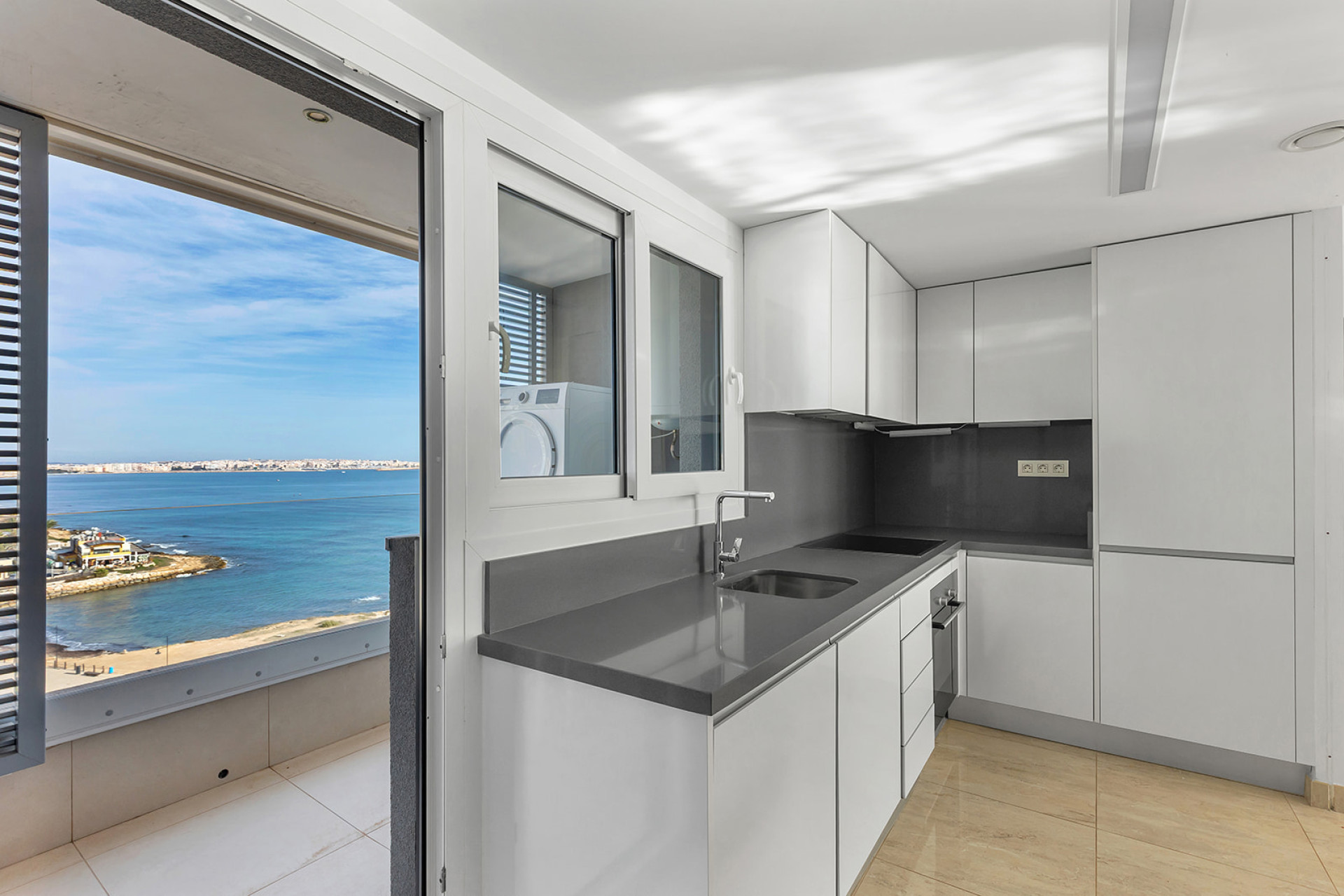 Resale - Apartment / Flat - Torrevieja - Punta Prima