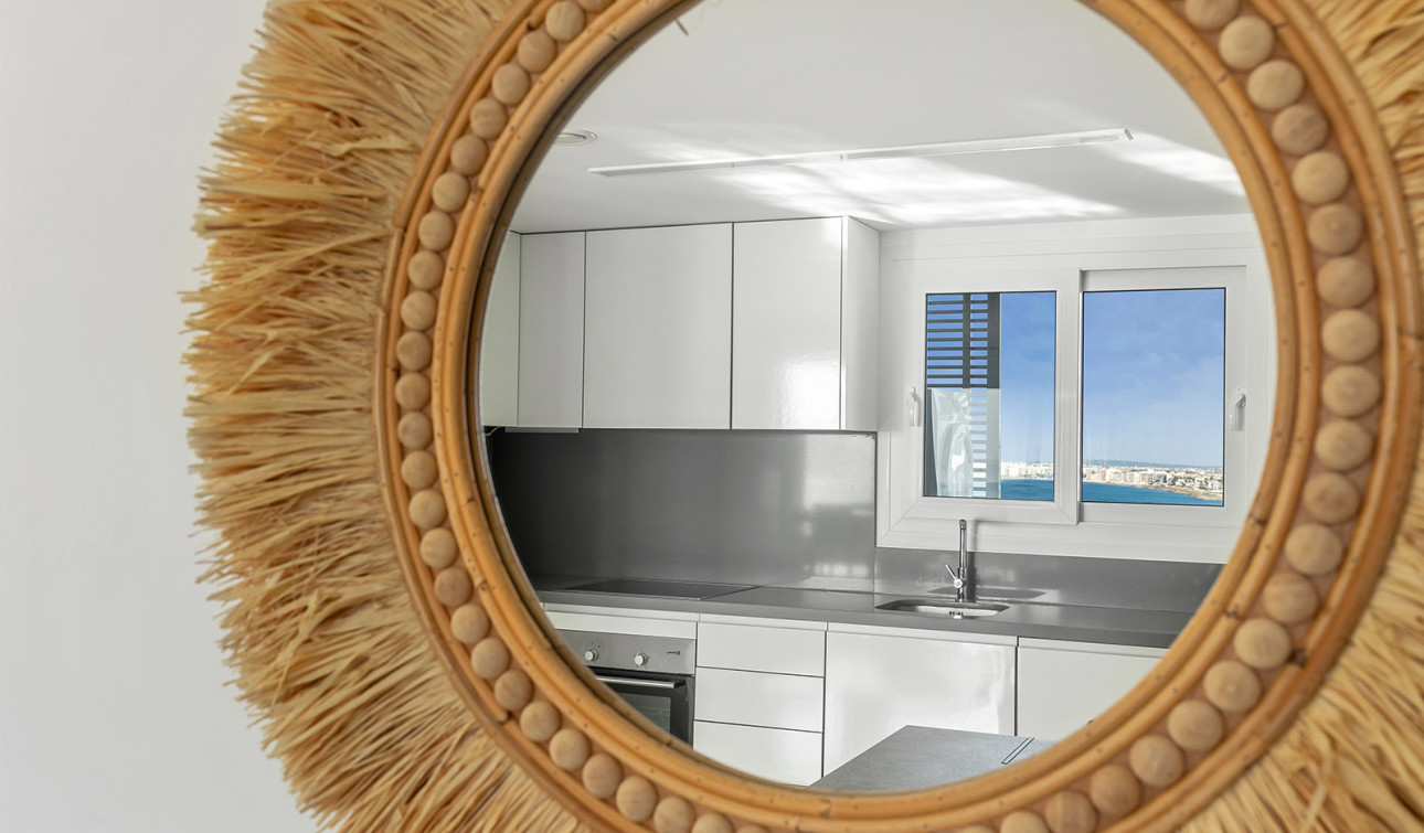 Resale - Apartment / Flat - Torrevieja - Punta Prima