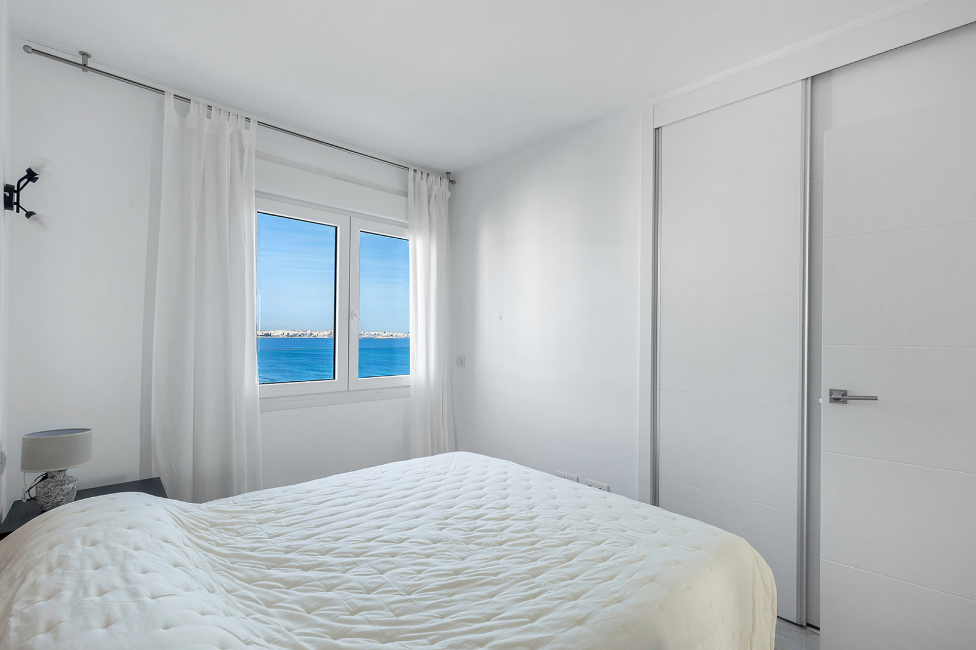 Resale - Apartment / Flat - Torrevieja - Punta Prima
