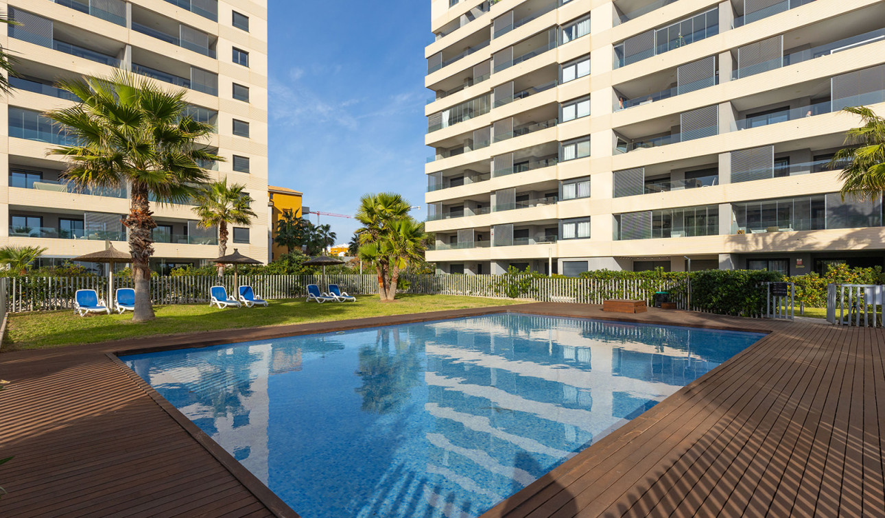 Resale - Apartment / Flat - Torrevieja - Punta Prima