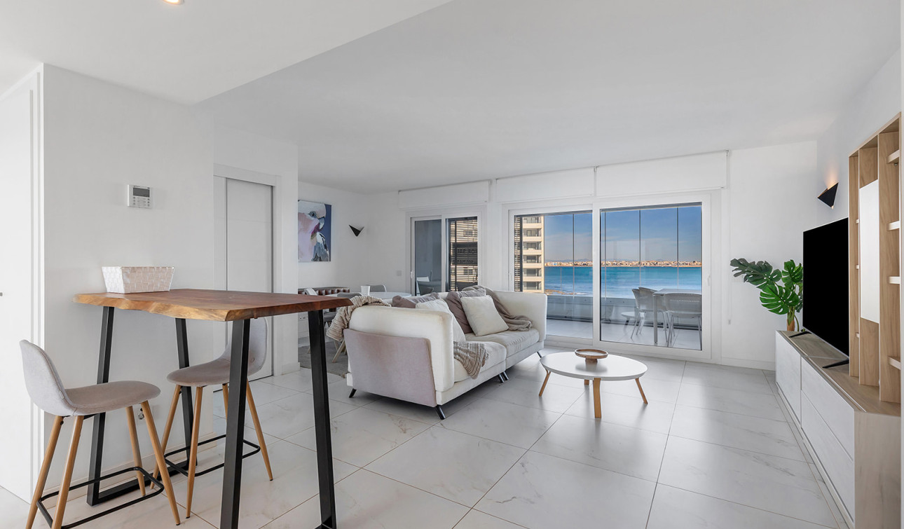 Resale - Apartment / Flat - Torrevieja - Punta Prima