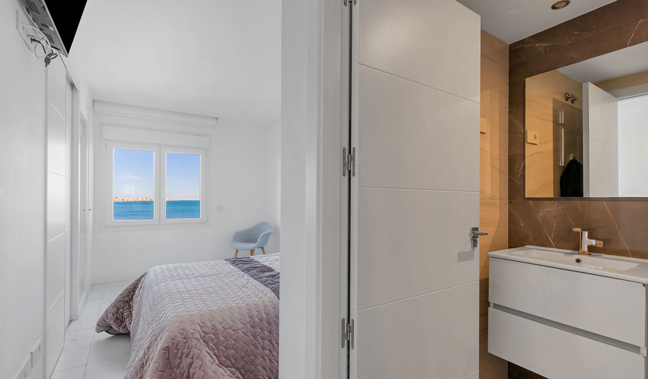 Resale - Apartment / Flat - Torrevieja - Punta Prima