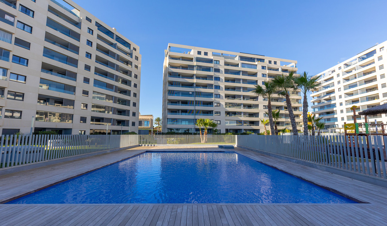 Resale - Apartment / Flat - Torrevieja - Punta Prima