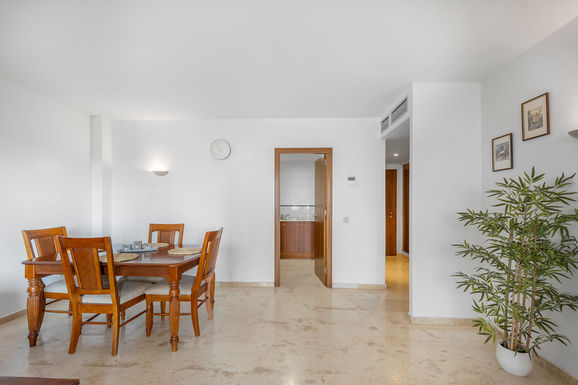 Resale - Apartment / Flat - Torrevieja - Punta Prima