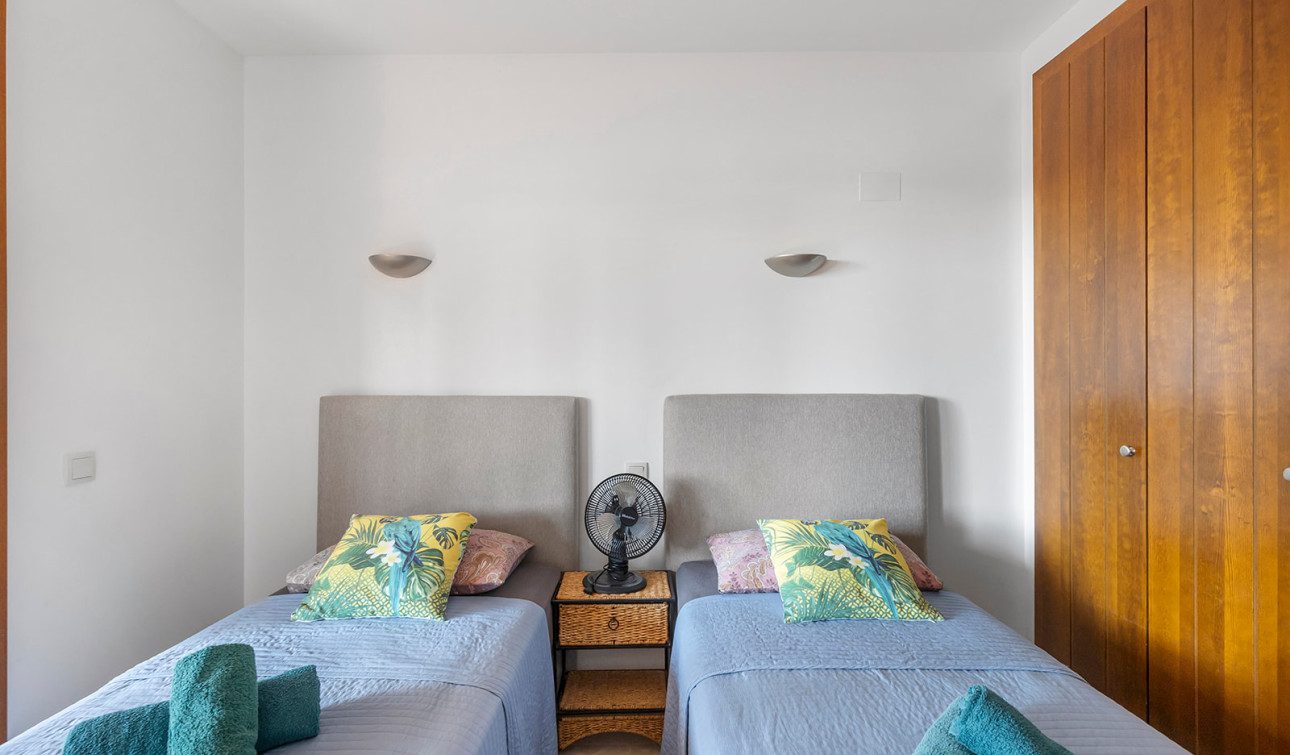 Resale - Apartment / Flat - Torrevieja - Punta Prima