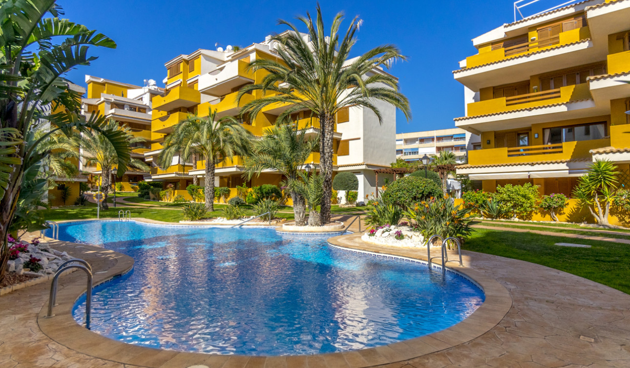 Resale - Apartment / Flat - Torrevieja - Punta Prima