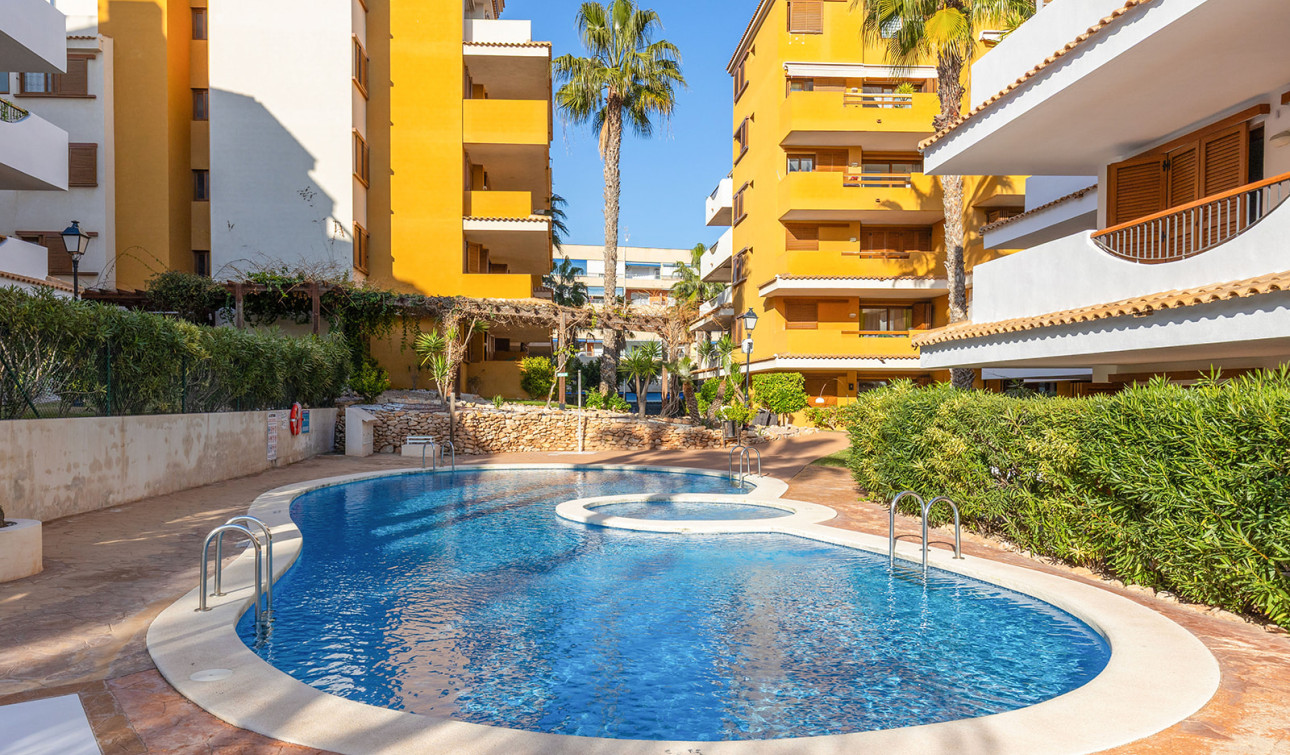 Resale - Apartment / Flat - Torrevieja - Punta Prima