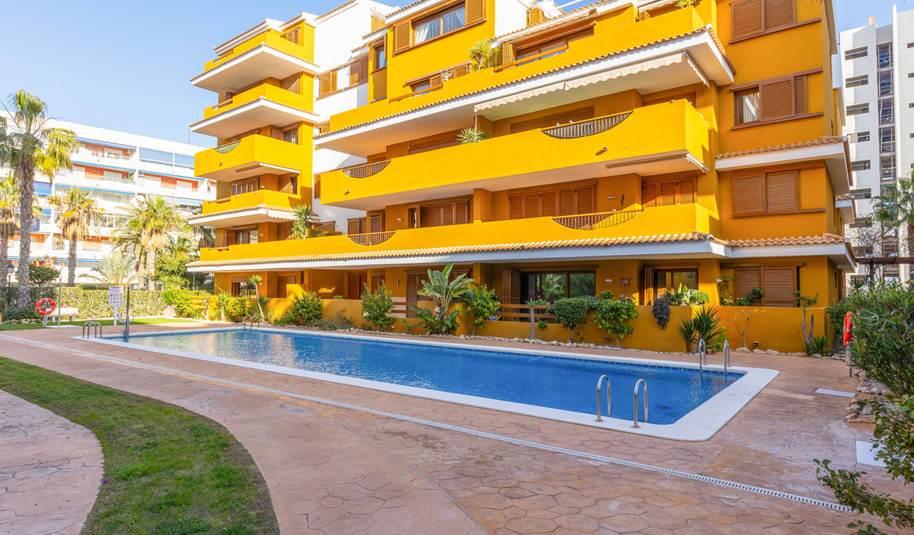 Resale - Apartment / Flat - Torrevieja - Punta Prima