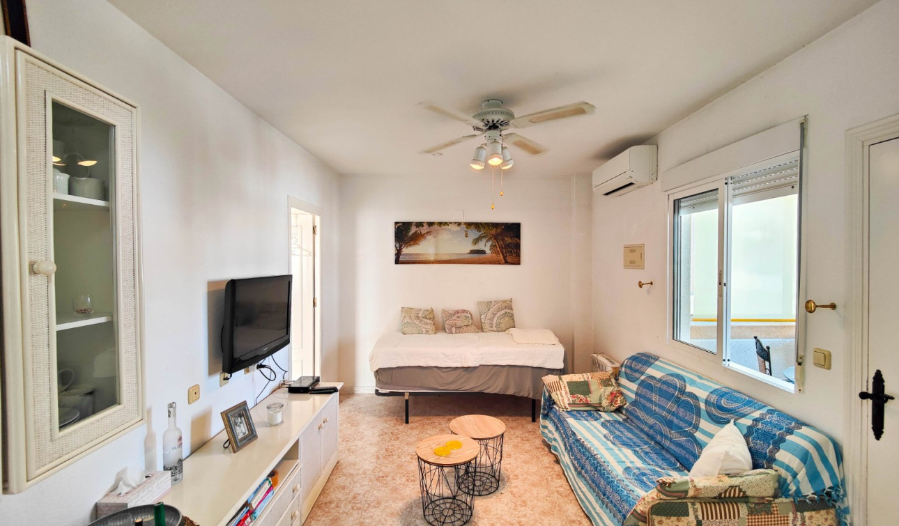 Resale - Apartment / Flat - Torrevieja - Punta Prima