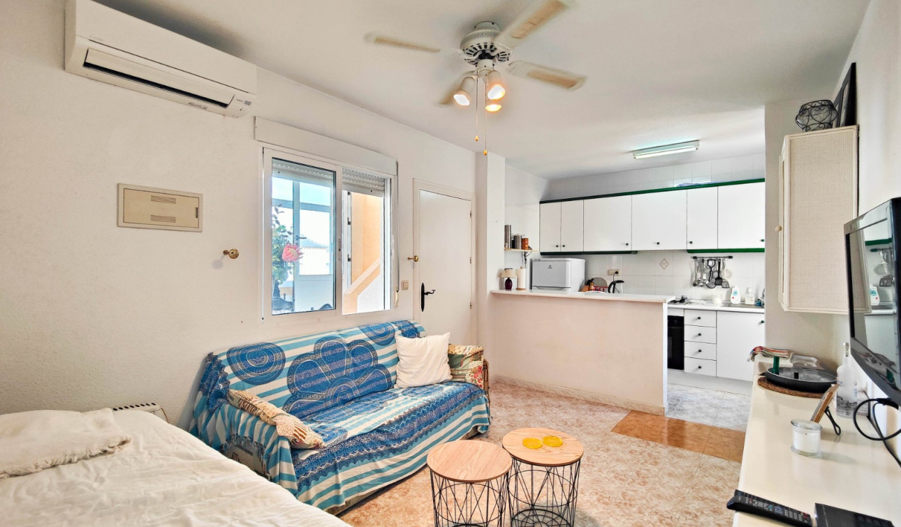 Resale - Apartment / Flat - Torrevieja - Punta Prima