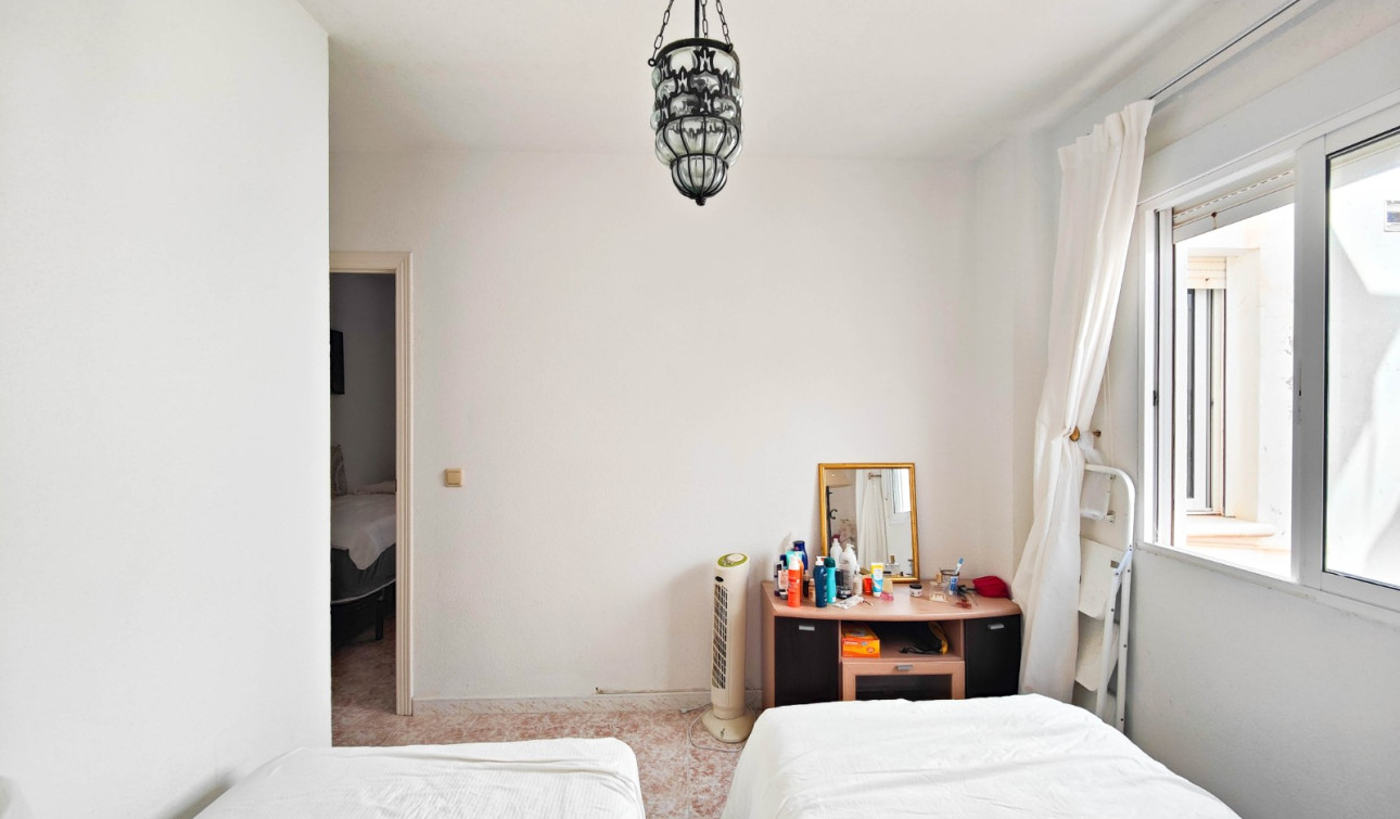 Resale - Apartment / Flat - Torrevieja - Punta Prima