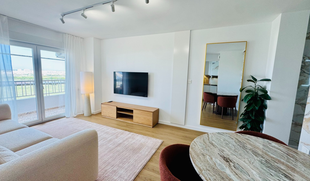 Resale - Apartment / Flat - Torrevieja - Punta Prima
