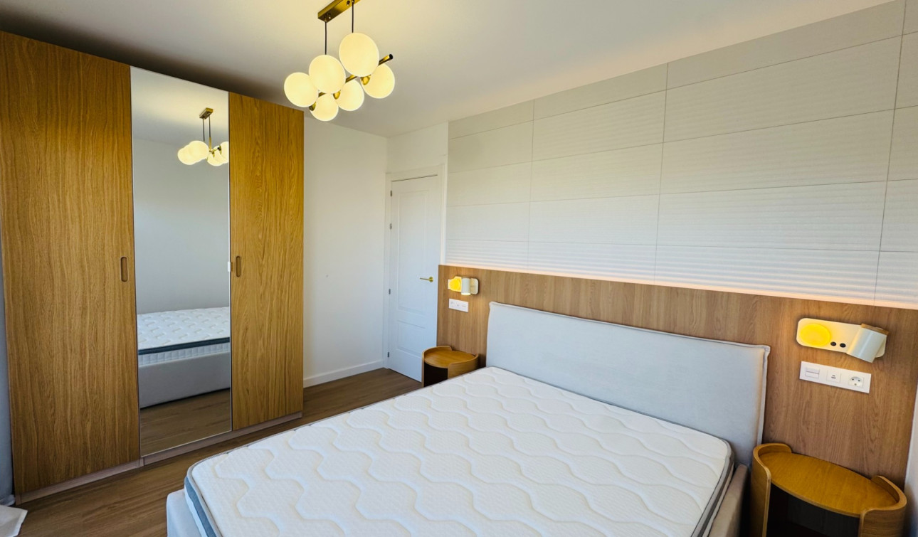 Resale - Apartment / Flat - Torrevieja - Punta Prima