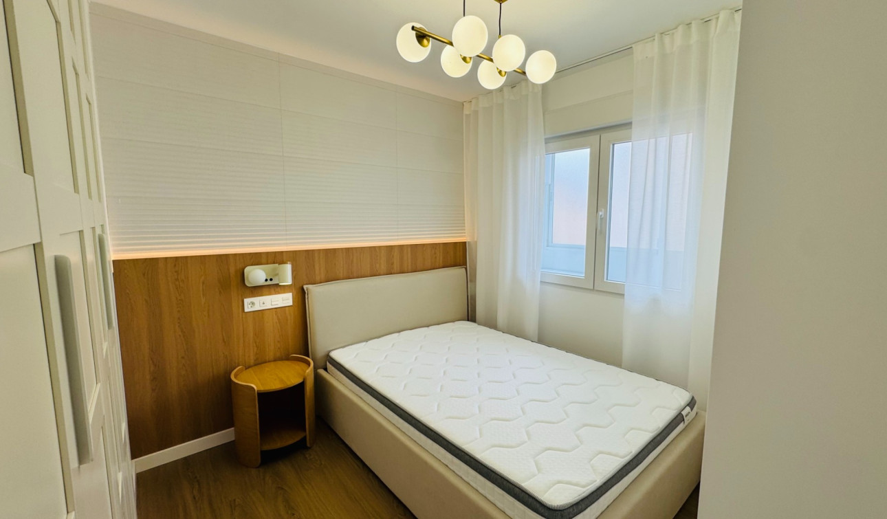 Resale - Apartment / Flat - Torrevieja - Punta Prima
