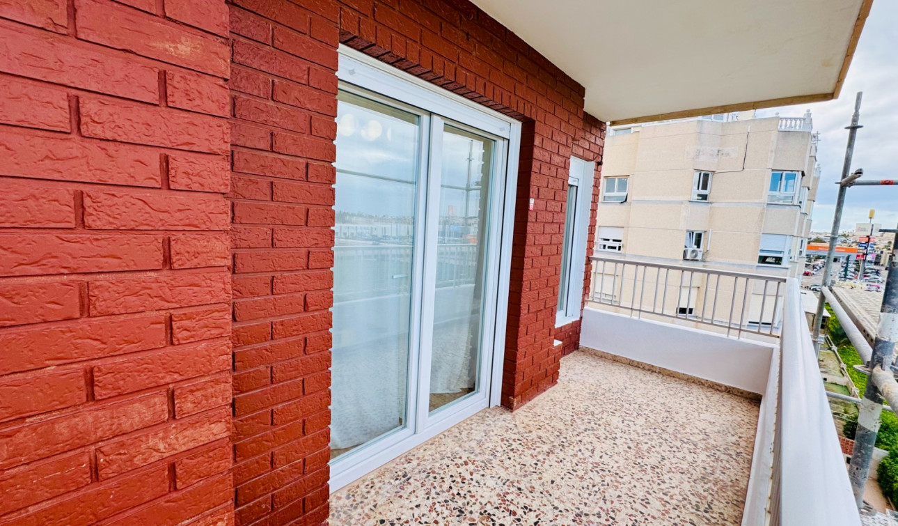 Resale - Apartment / Flat - Torrevieja - Punta Prima