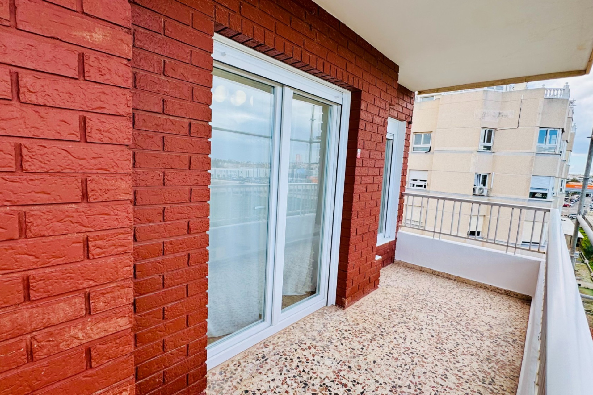 Resale - Apartment / Flat - Torrevieja - Punta Prima