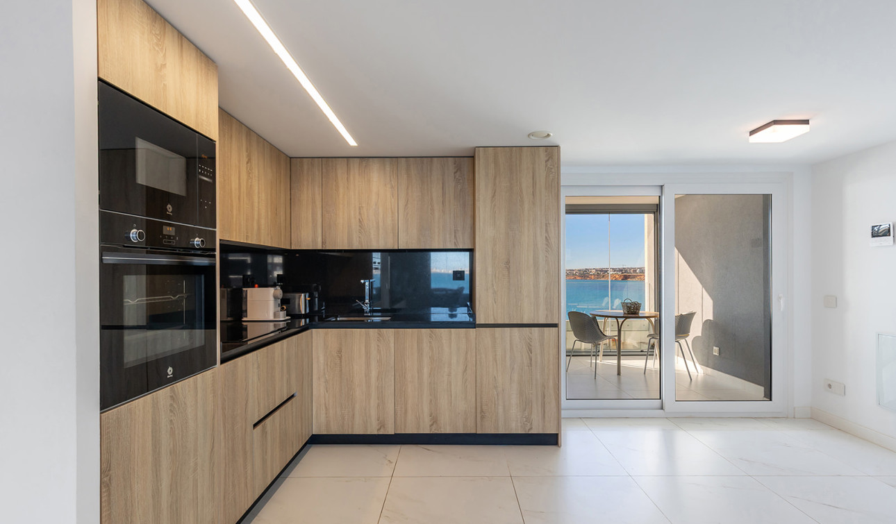 Resale - Apartment / Flat - Torrevieja - Punta Prima