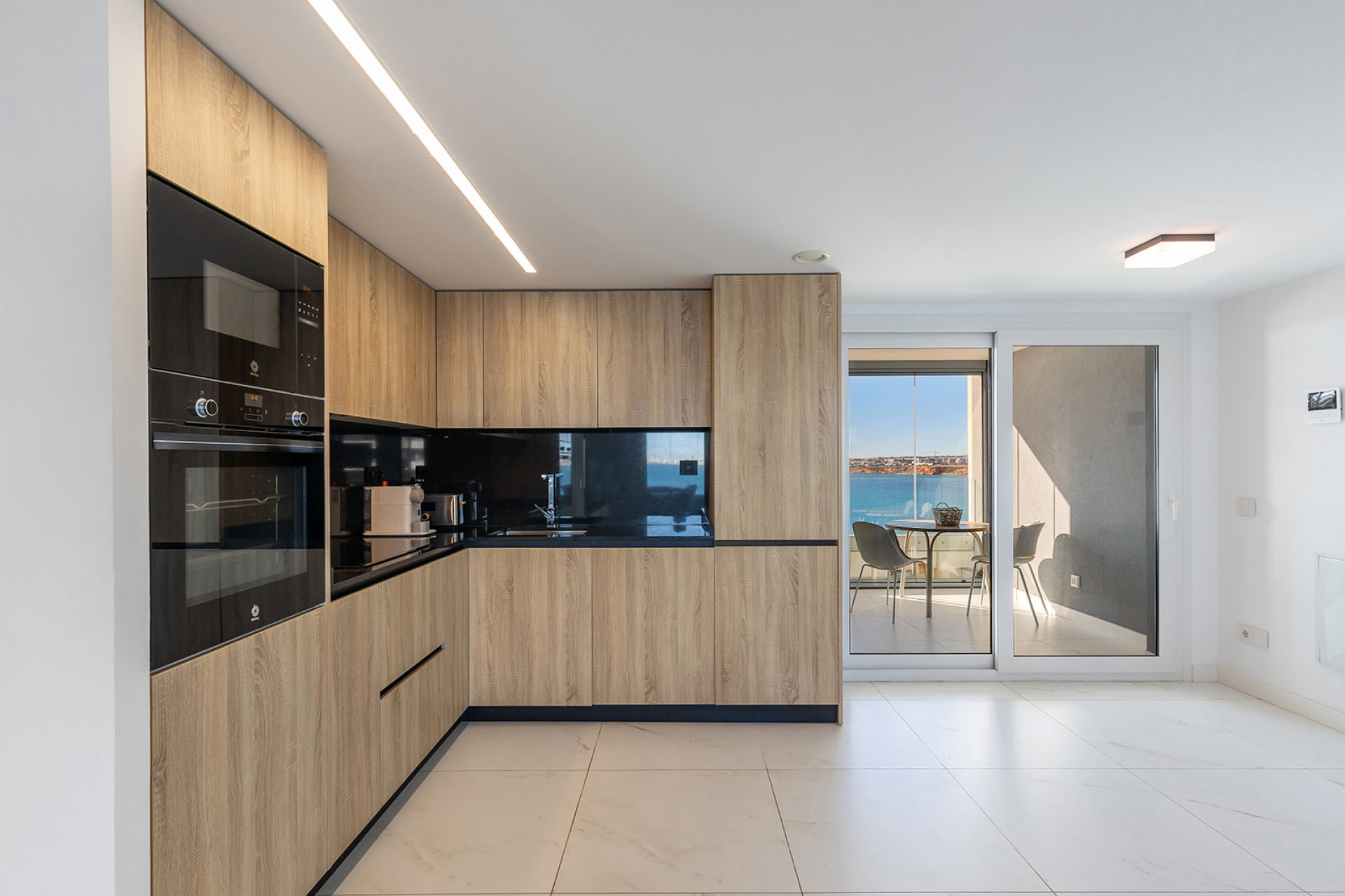 Resale - Apartment / Flat - Torrevieja - Punta Prima