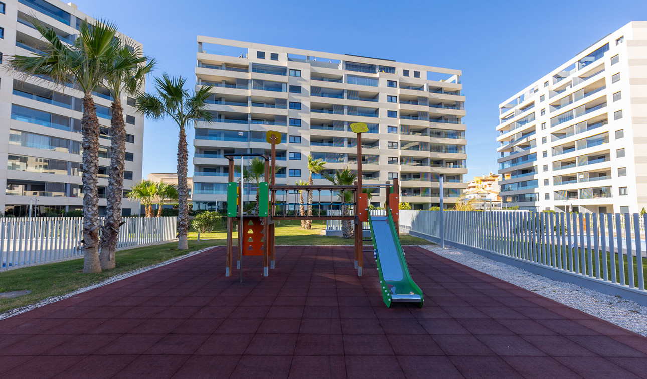 Resale - Apartment / Flat - Torrevieja - Punta Prima