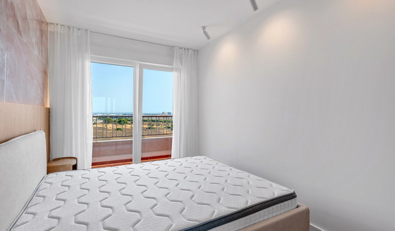 Resale - Apartment / Flat - Torrevieja - Punta Prima