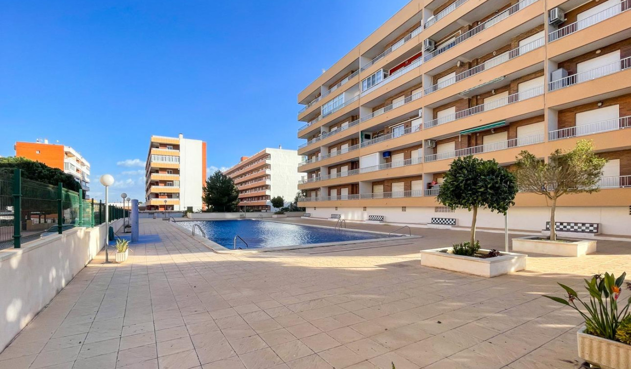 Resale - Apartment / Flat - Torrevieja - Punta prima