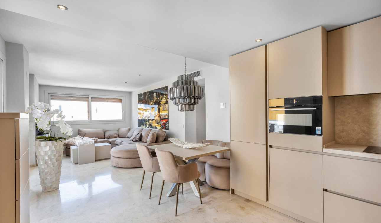 Resale - Apartment / Flat - Torrevieja - Punta Prima