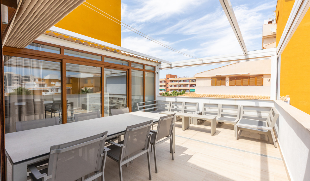 Resale - Apartment / Flat - Torrevieja - Punta Prima