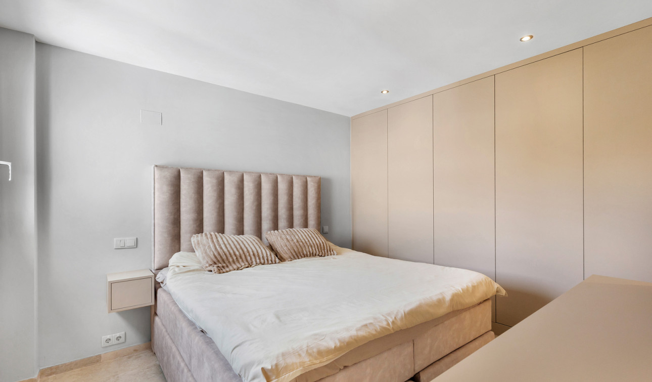 Resale - Apartment / Flat - Torrevieja - Punta Prima