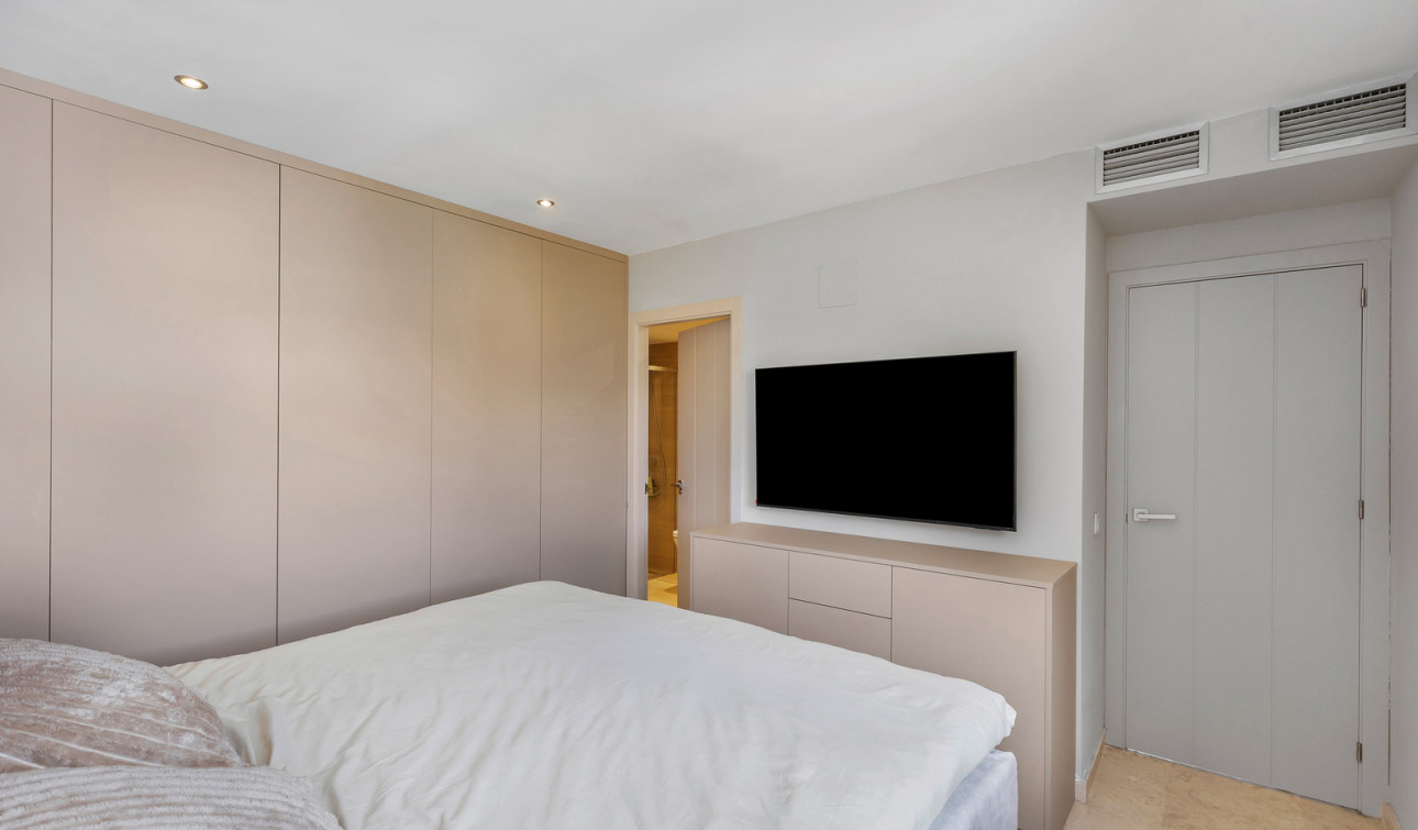 Resale - Apartment / Flat - Torrevieja - Punta Prima