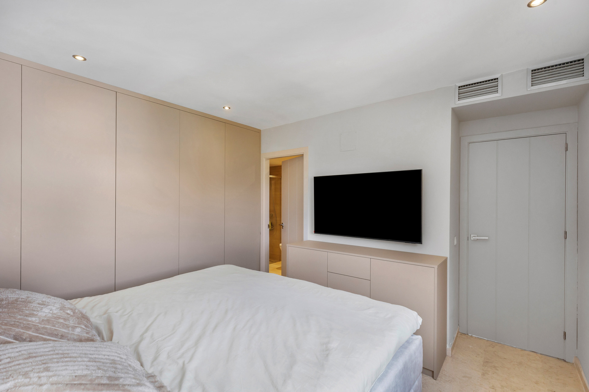 Resale - Apartment / Flat - Torrevieja - Punta Prima