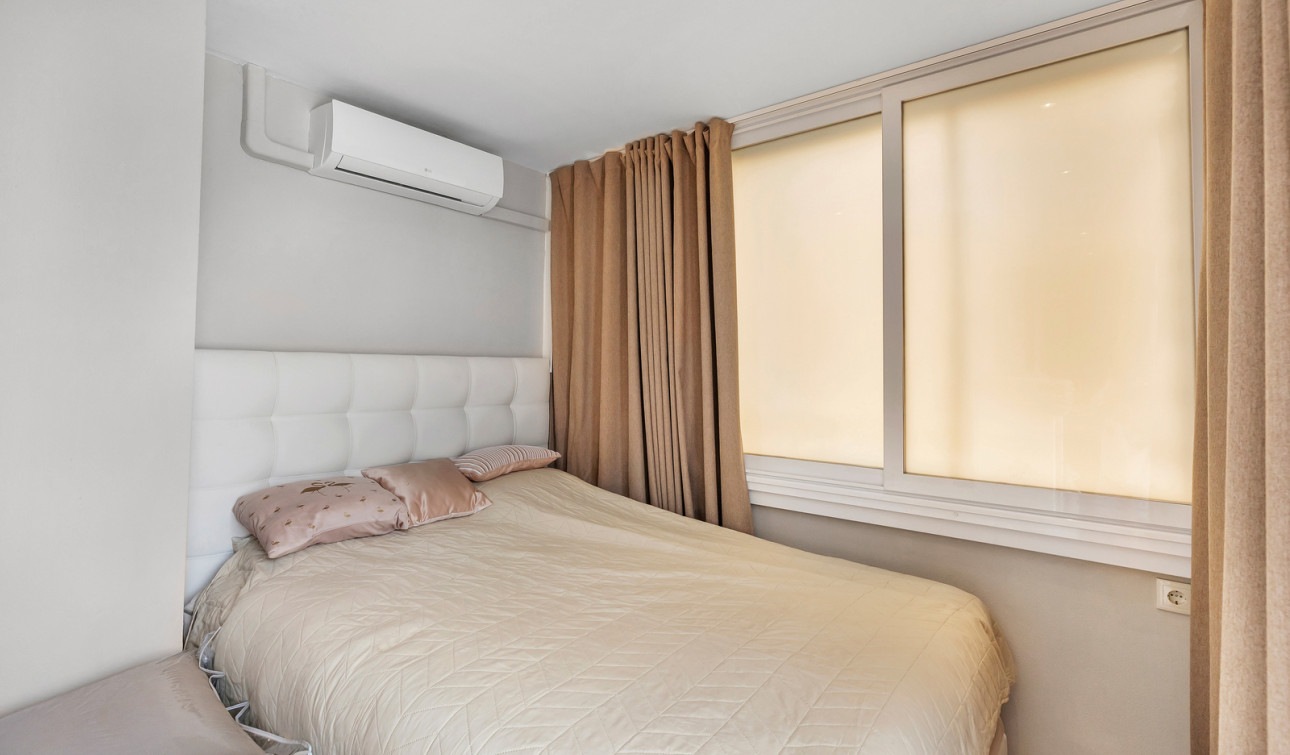 Resale - Apartment / Flat - Torrevieja - Punta Prima