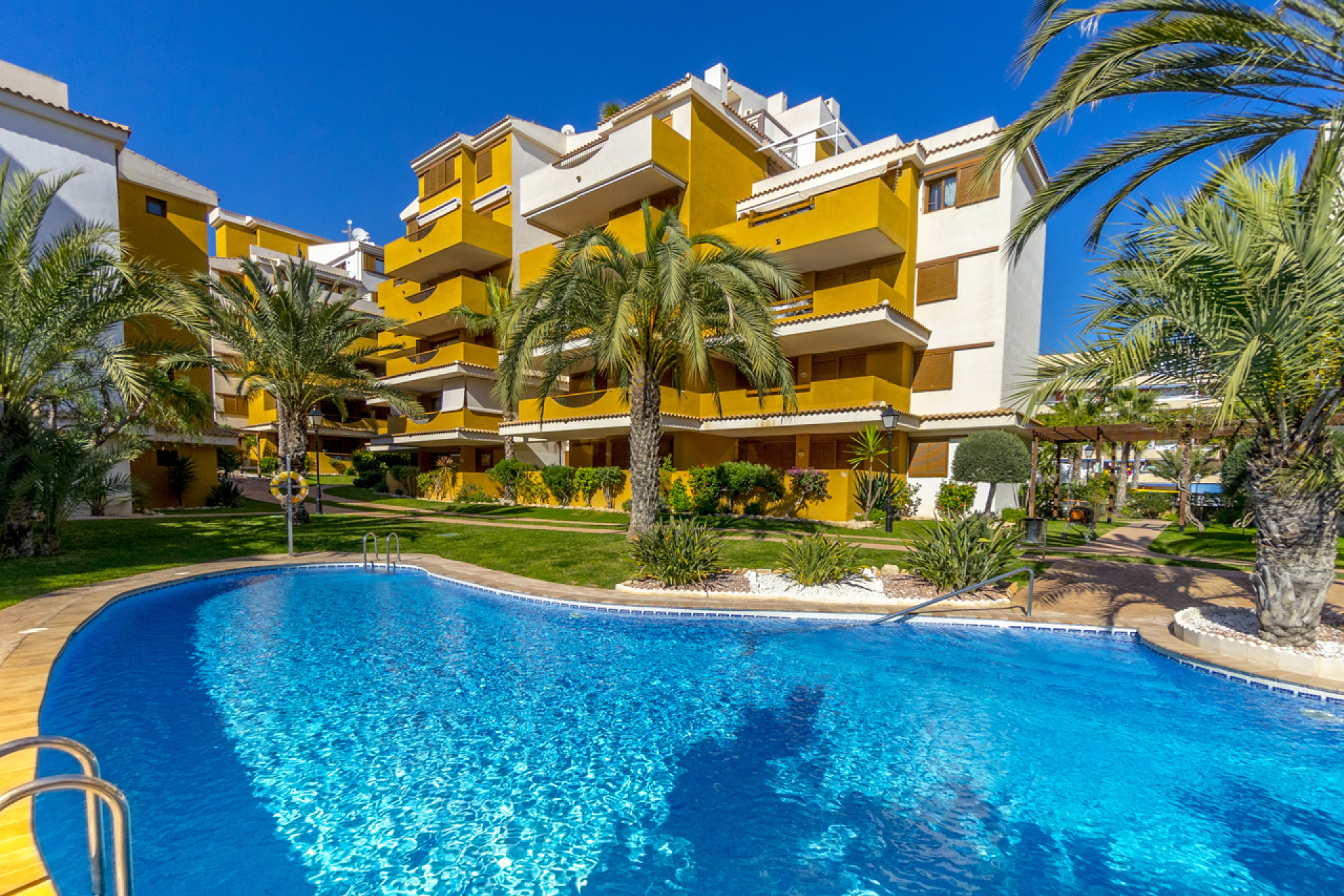 Resale - Apartment / Flat - Torrevieja - Punta Prima