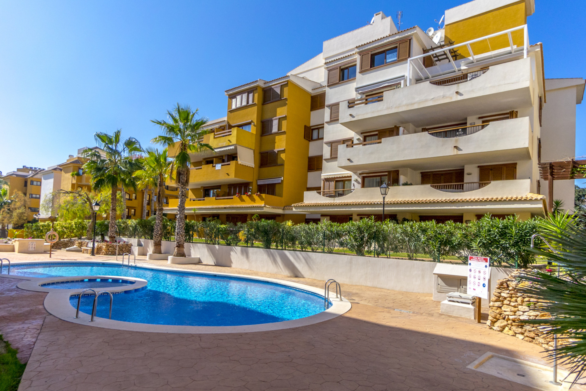 Resale - Apartment / Flat - Torrevieja - Punta Prima