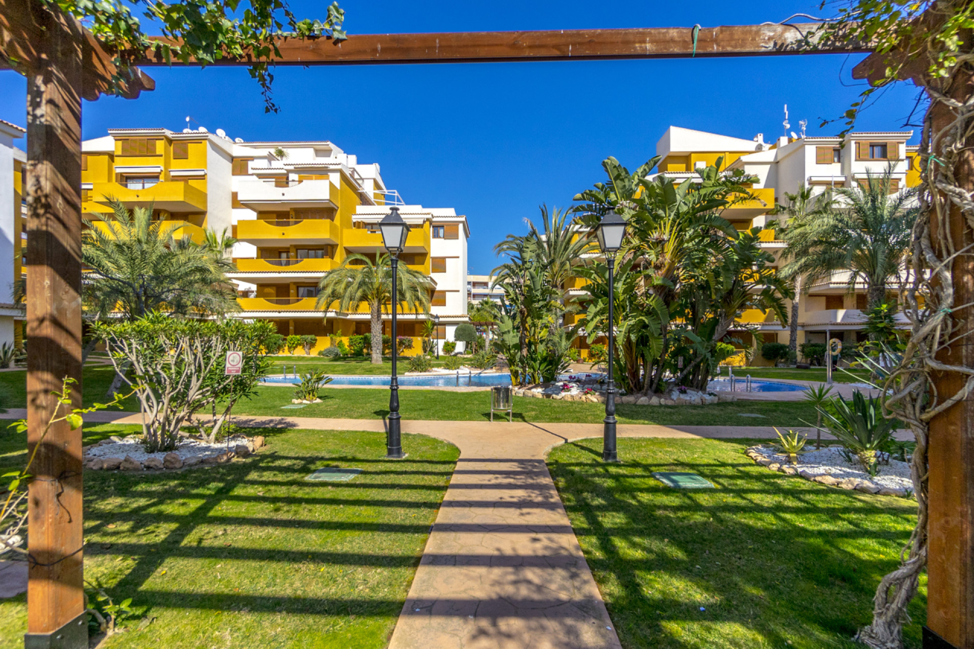 Resale - Apartment / Flat - Torrevieja - Punta Prima