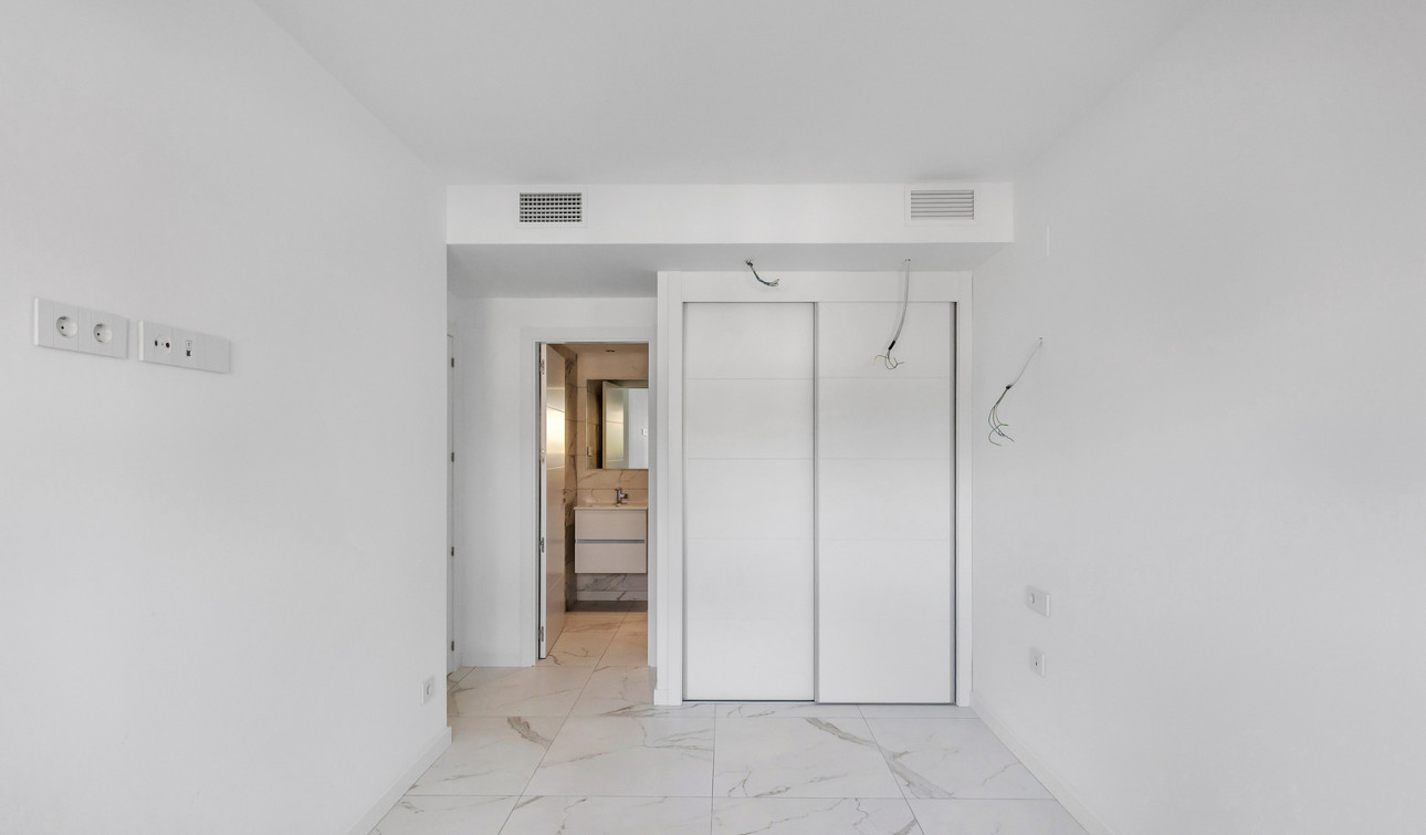 Resale - Apartment / Flat - Torrevieja - Punta Prima