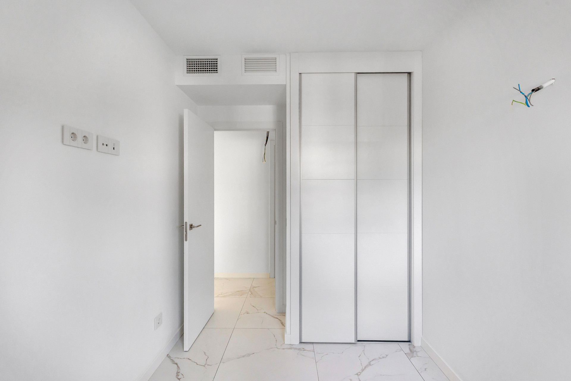 Resale - Apartment / Flat - Torrevieja - Punta Prima