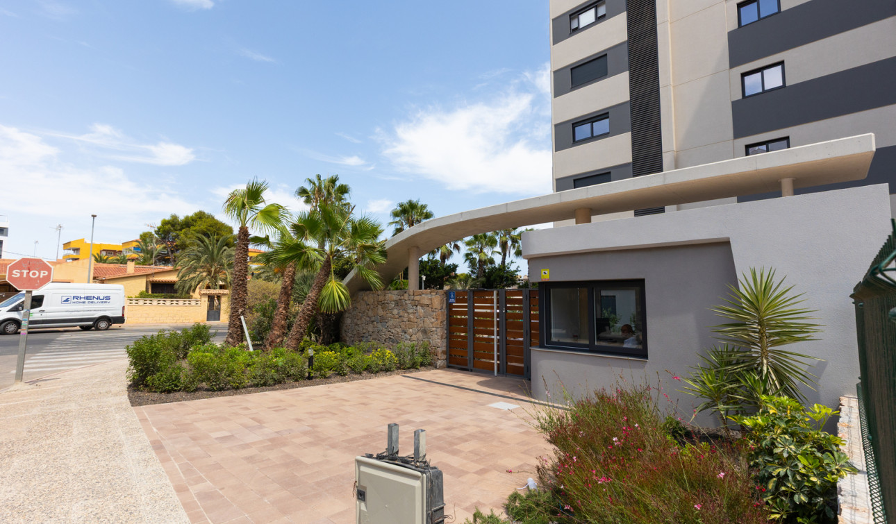 Resale - Apartment / Flat - Torrevieja - Punta Prima