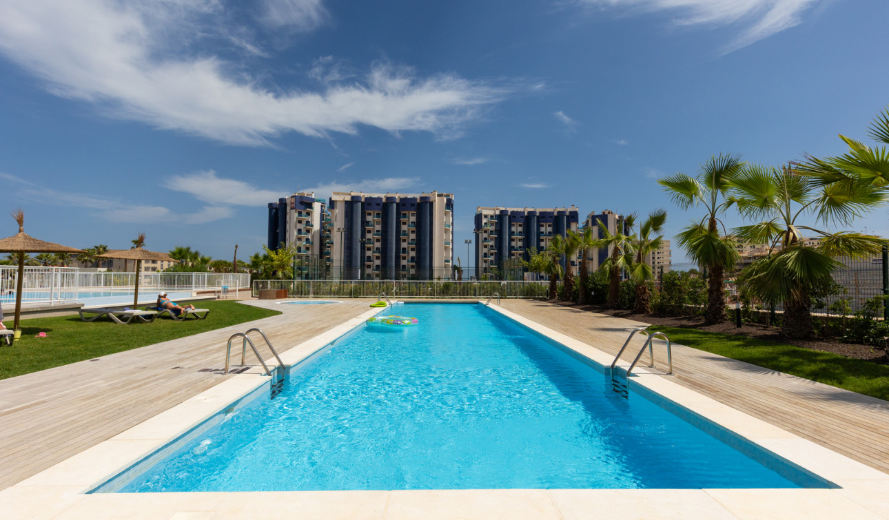 Resale - Apartment / Flat - Torrevieja - Punta Prima