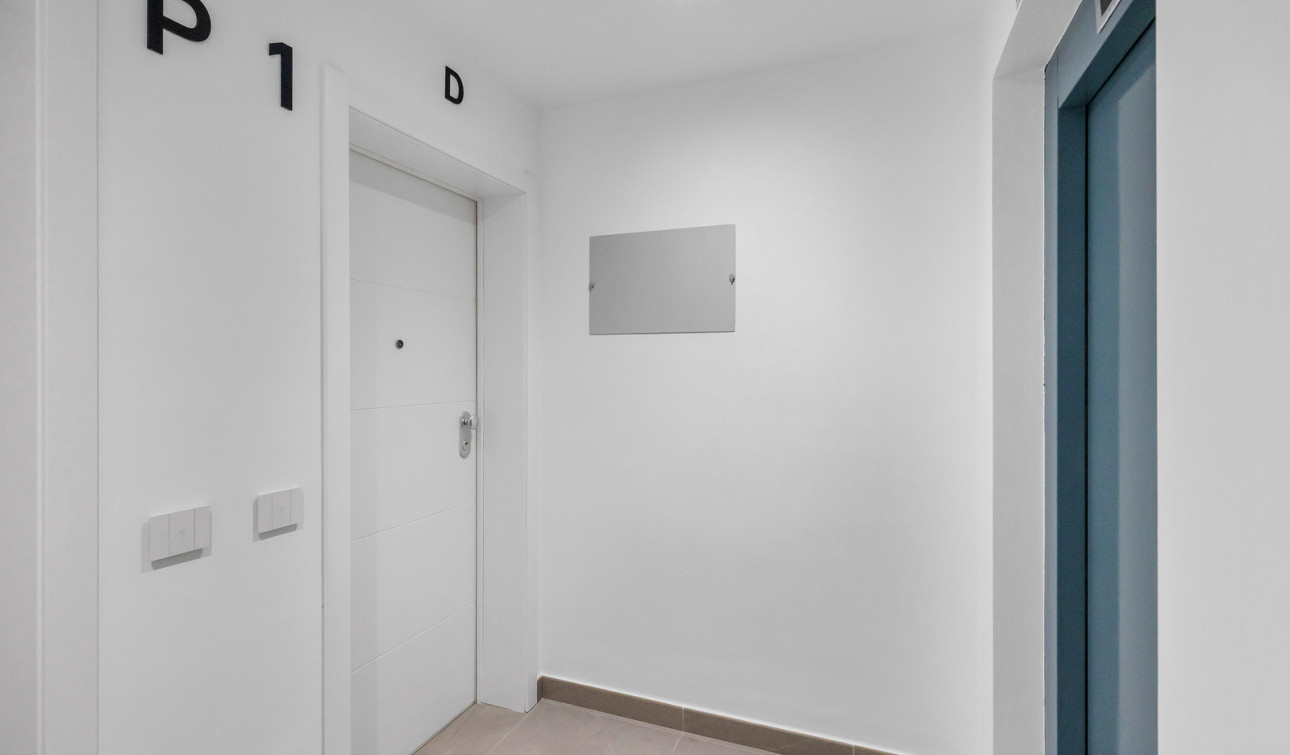 Resale - Apartment / Flat - Torrevieja - Punta Prima
