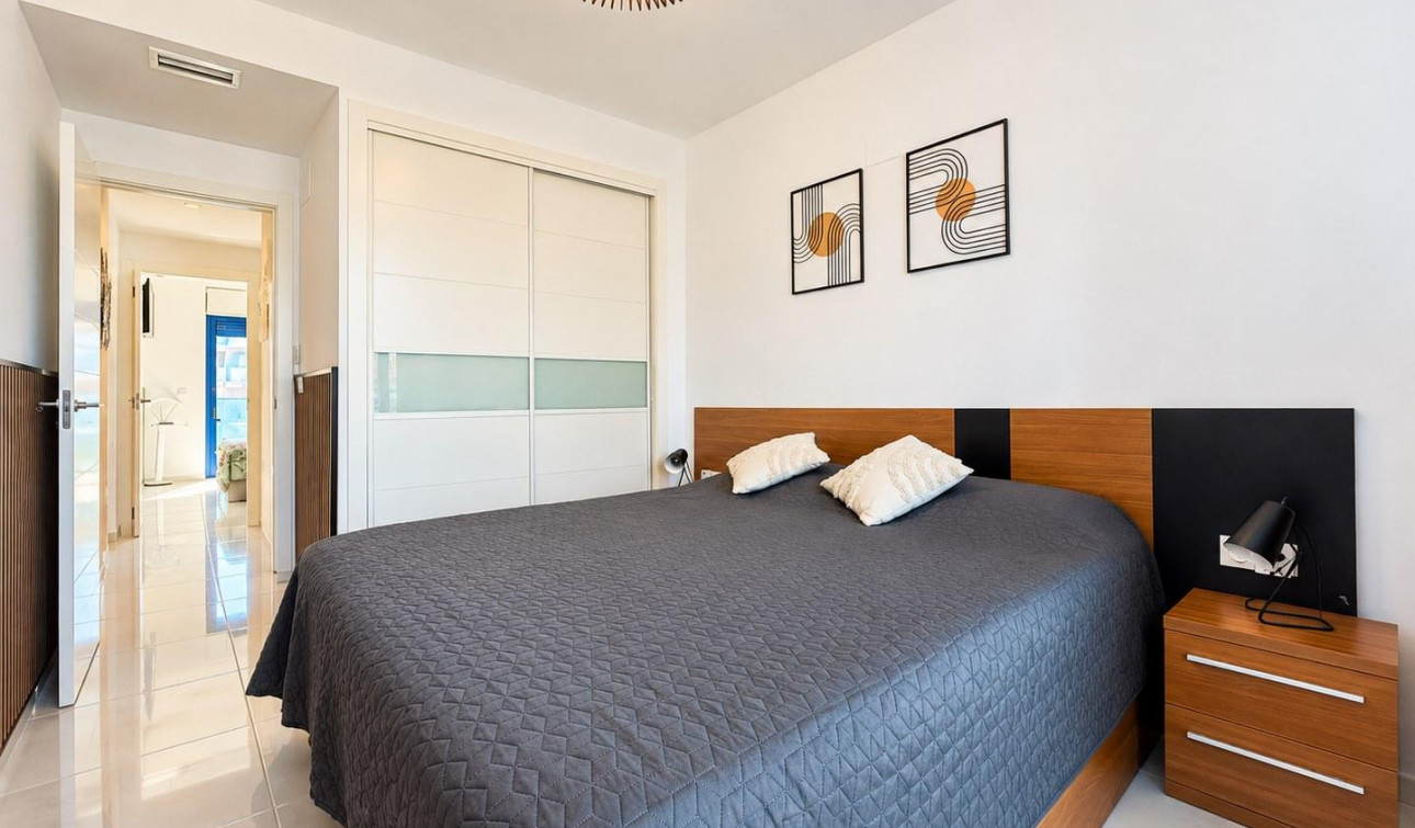 Resale - Apartment / Flat - Torrevieja - Punta Prima