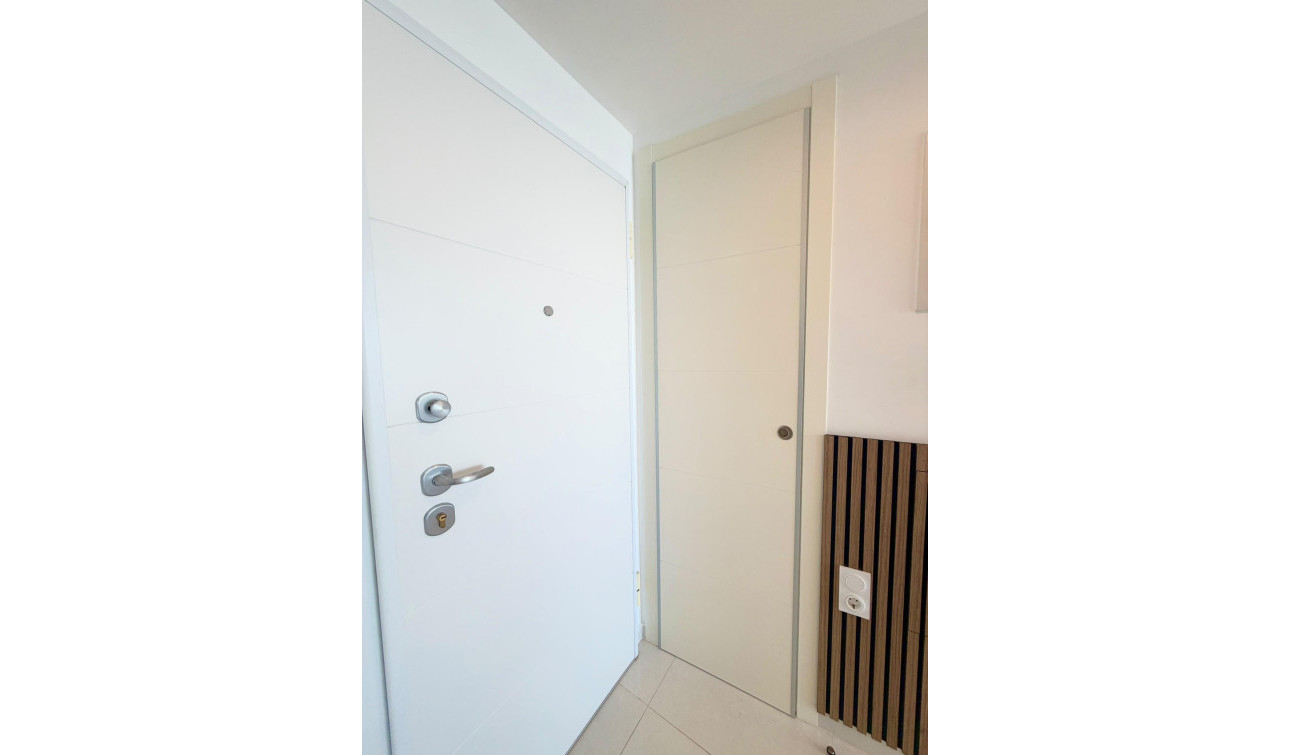 Resale - Apartment / Flat - Torrevieja - Punta Prima