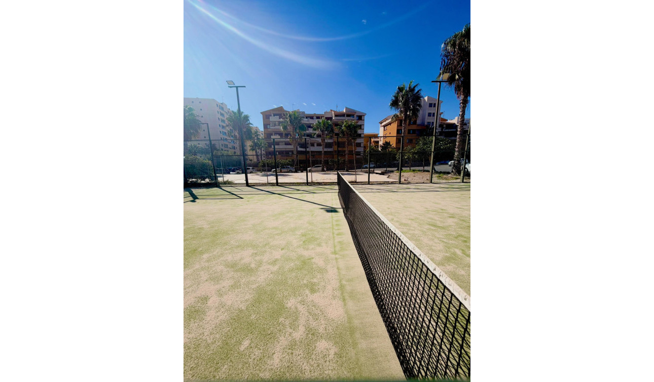 Resale - Apartment / Flat - Torrevieja - Punta Prima