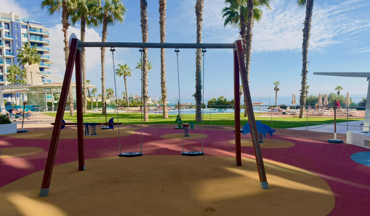 Resale - Apartment / Flat - Torrevieja - Punta Prima
