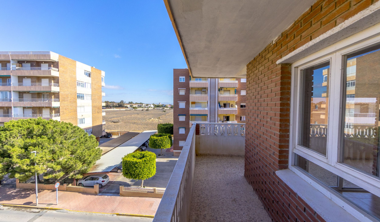 Resale - Apartment / Flat - Torrevieja - Punta Prima
